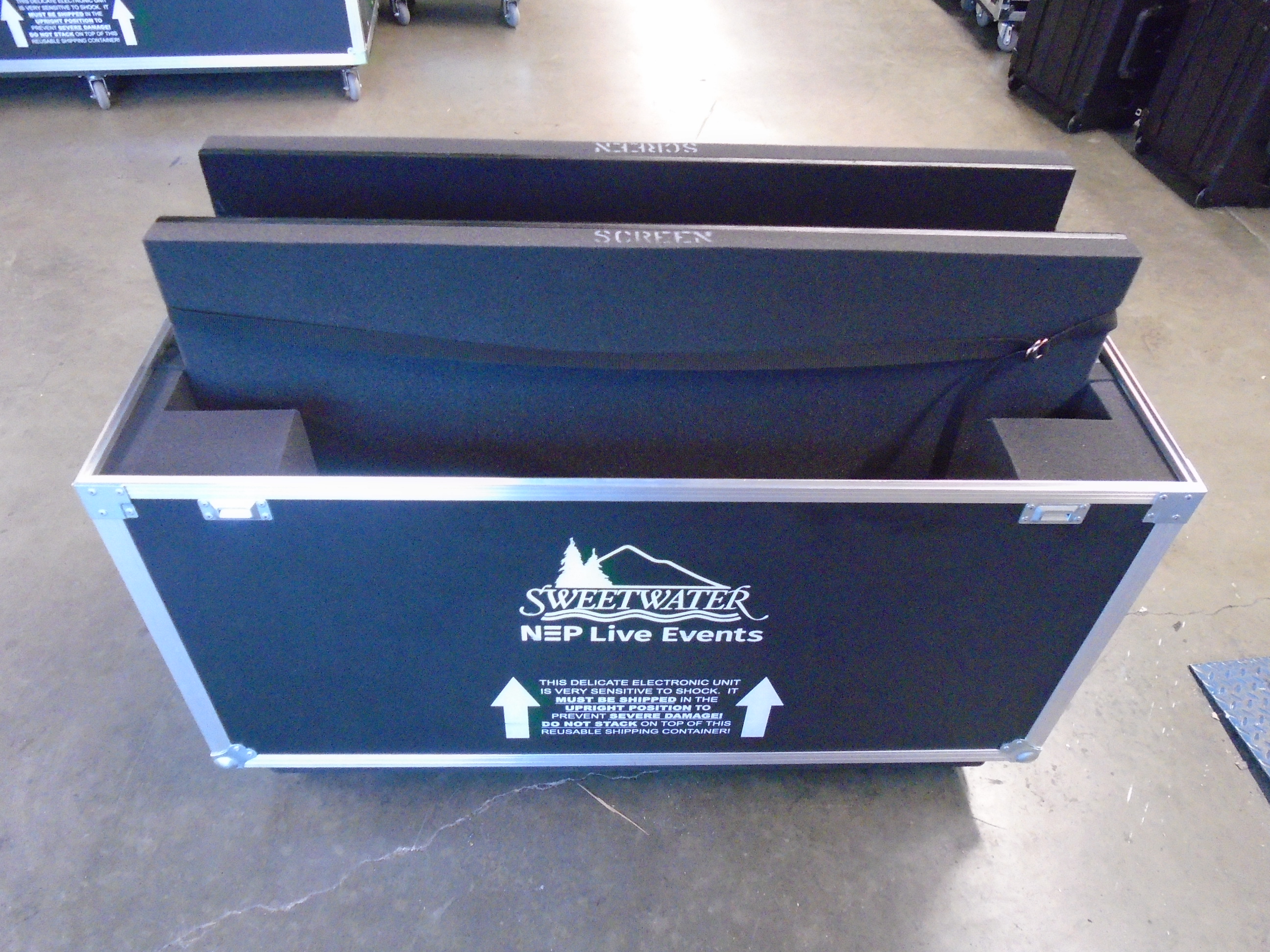 Print # 7092 - Custom Road Case for 2-Pack Boland HD47 47" Monitor Kit By Nelson Case Corp