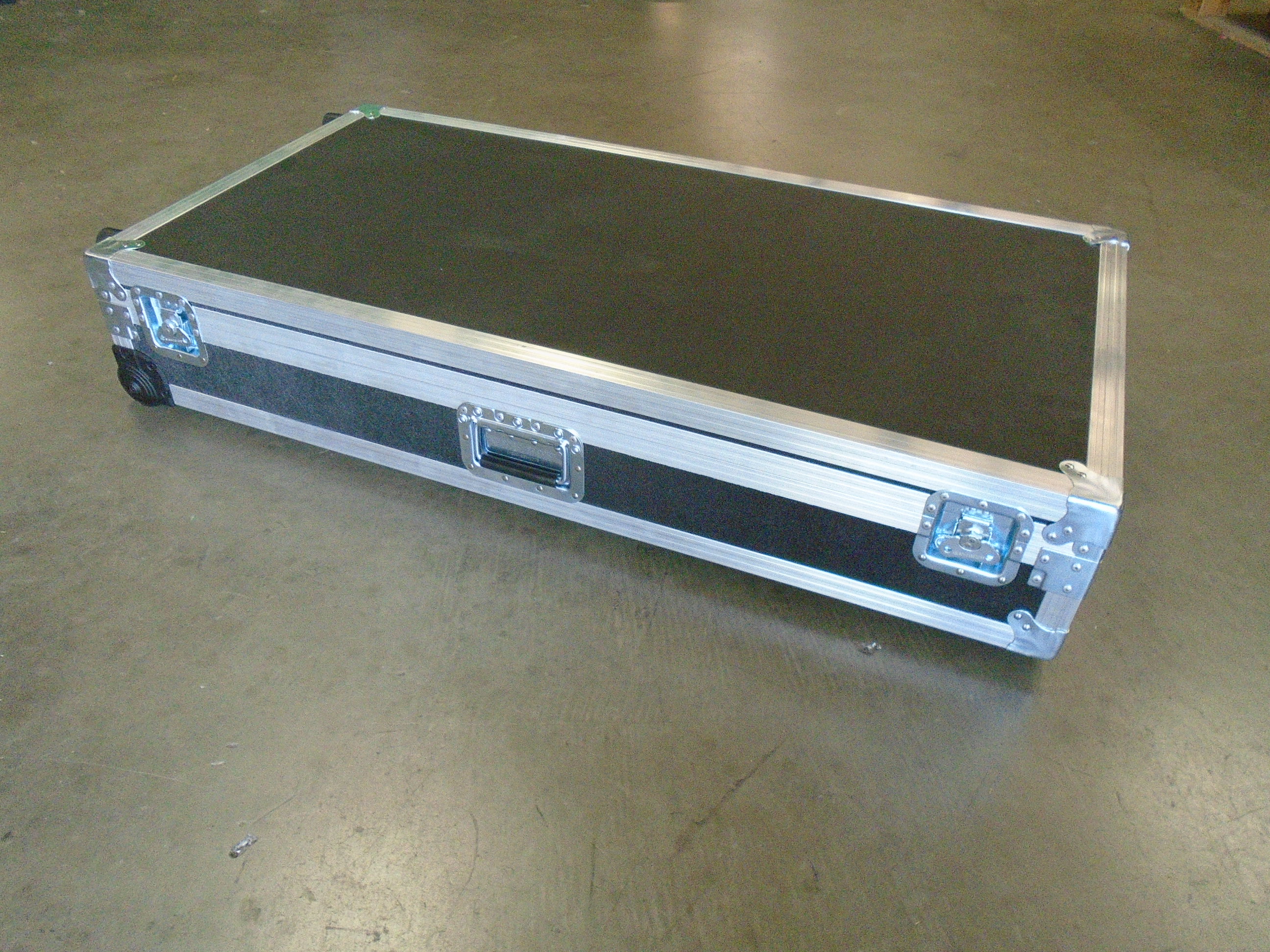 Print # 7198 - Custom Road Case for 10-Pack Shure MX418 Gooseneck Microphones with 10' Cable By Nelson Case Corp