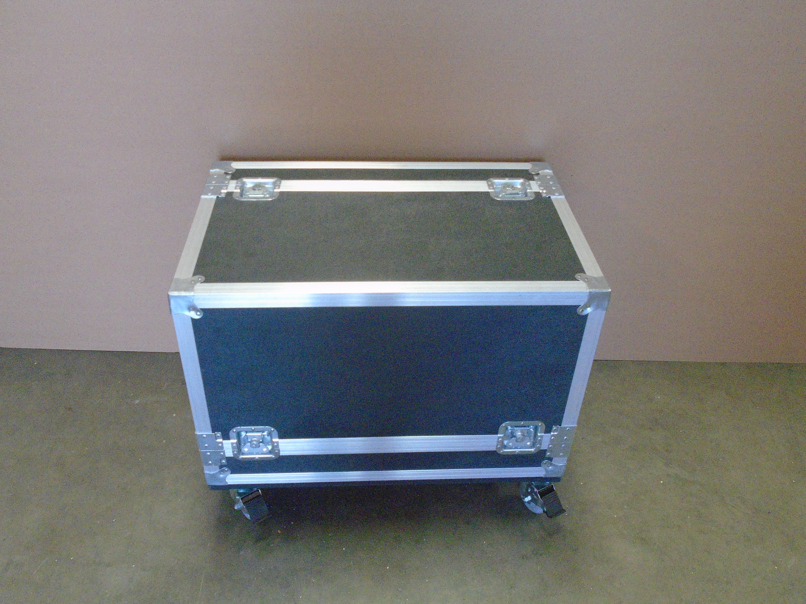 Print # 7329 - Custom Confidence Monitor Road Case for Element ELEFW328B 32" Monitor Kit By Nelson Case Corp