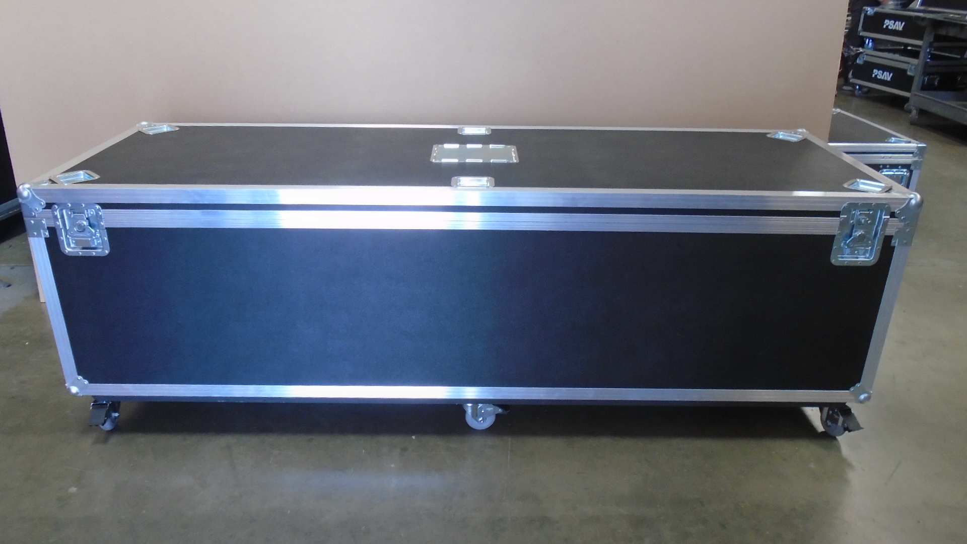 Print # 7651 - Custom Road Case for Aluminum Bars with Plastic Hardware By Nelson Case Corp