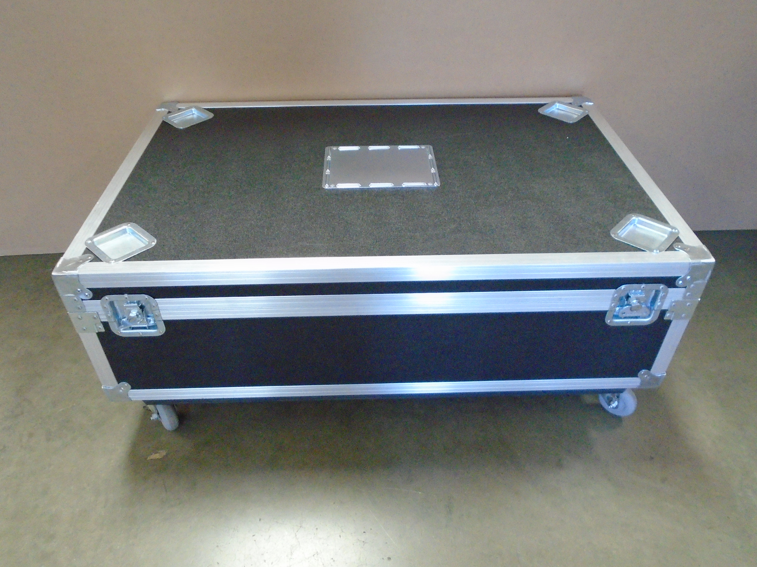 Print # 8031 - Custom Road Case for 12-Pack EZ Bar Lighting Kit with Clamps By Nelson Case Corp