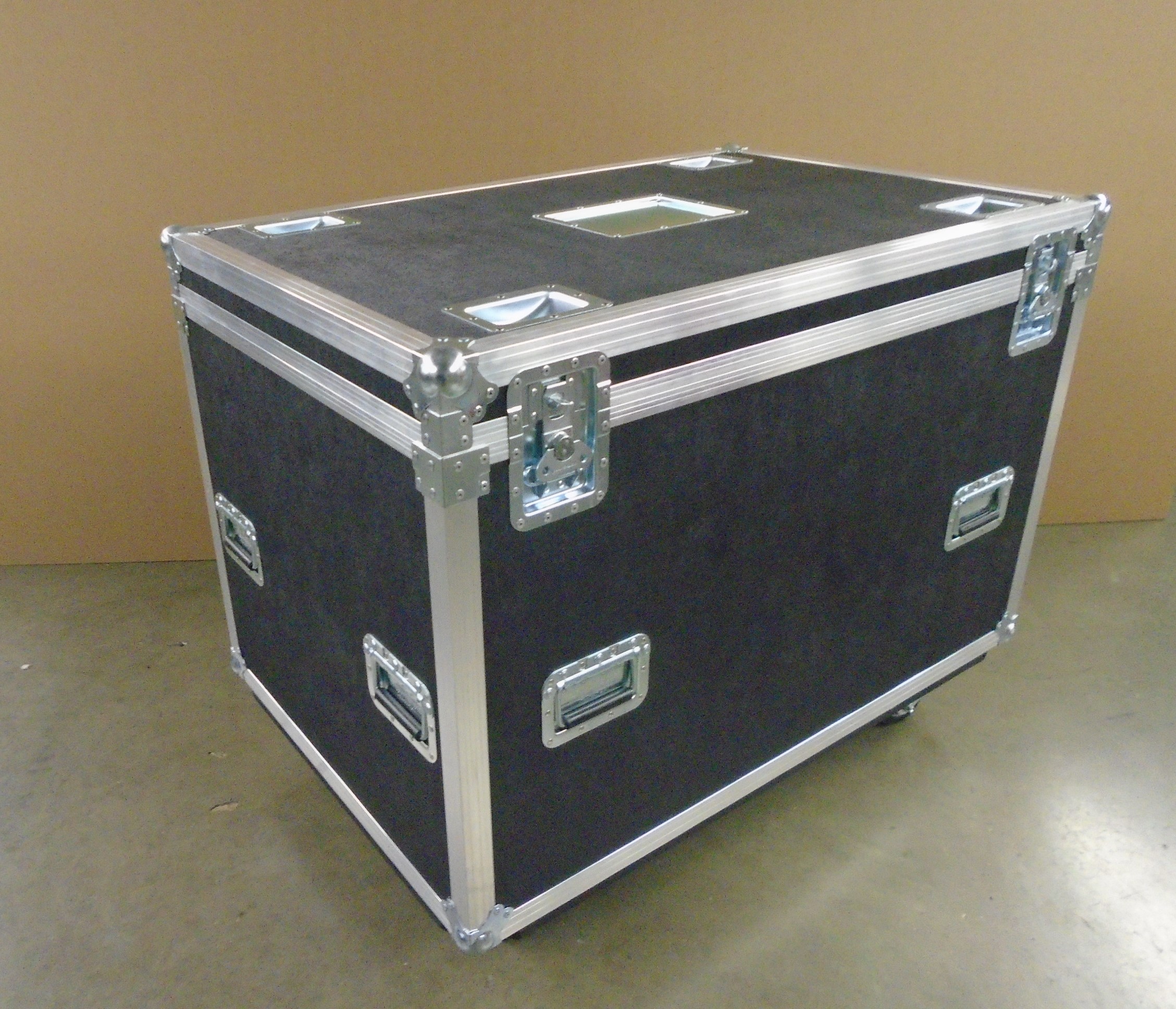 Print # 8349 - 1/2 Truck Pack Trunk Case By Nelson Case Corp