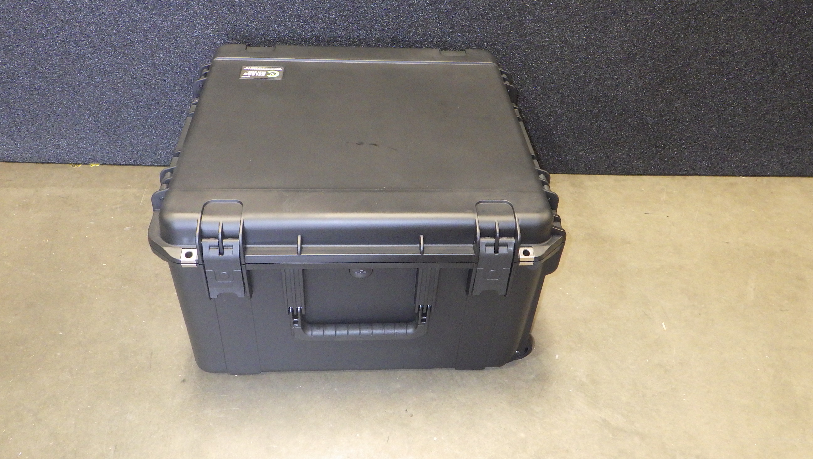Print # 9507 - SKB 3i-2222-12 Retrofitted for Panasonic PT-CMZ50BU Projector with Accessories Compartment By Nelson Case Corp