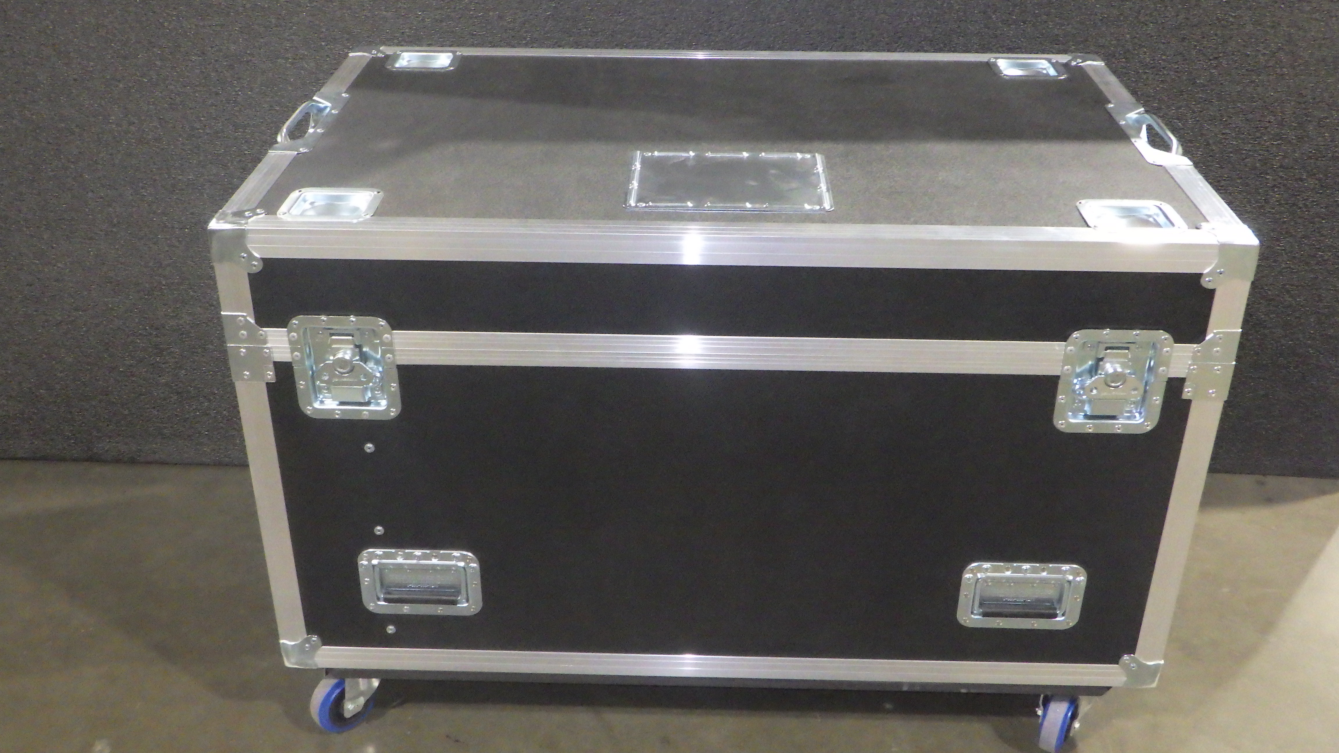 Print # 9834 - Custom Road Case for 7-Pack LG 43" LED 4K Monitor Kit By Nelson Case Corp